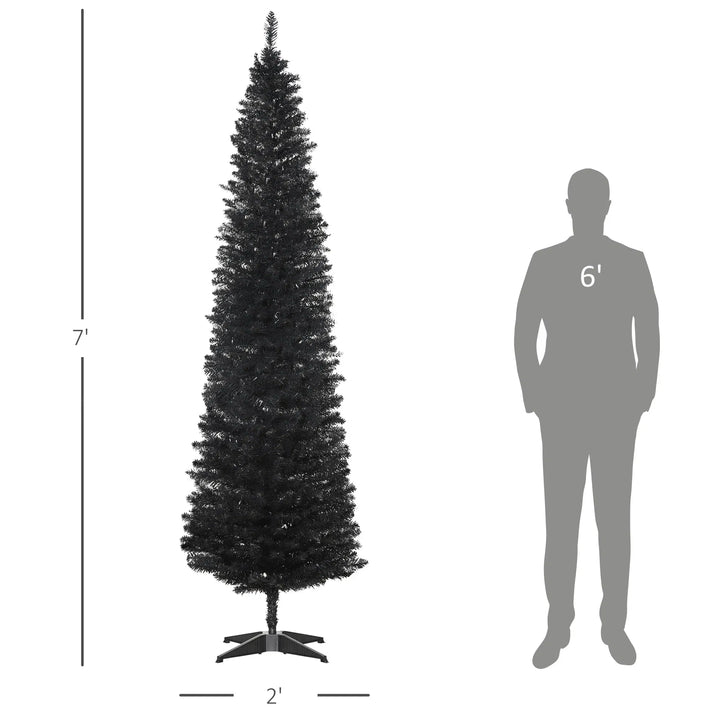 Slankt svart kunstig juletre i stue