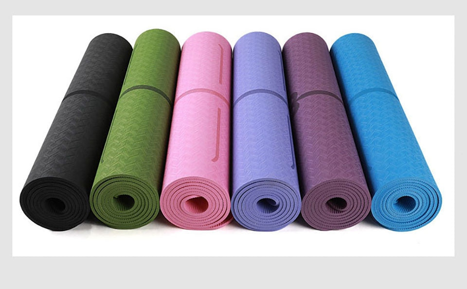 Sklisikker yogamatte med linjer i lilla