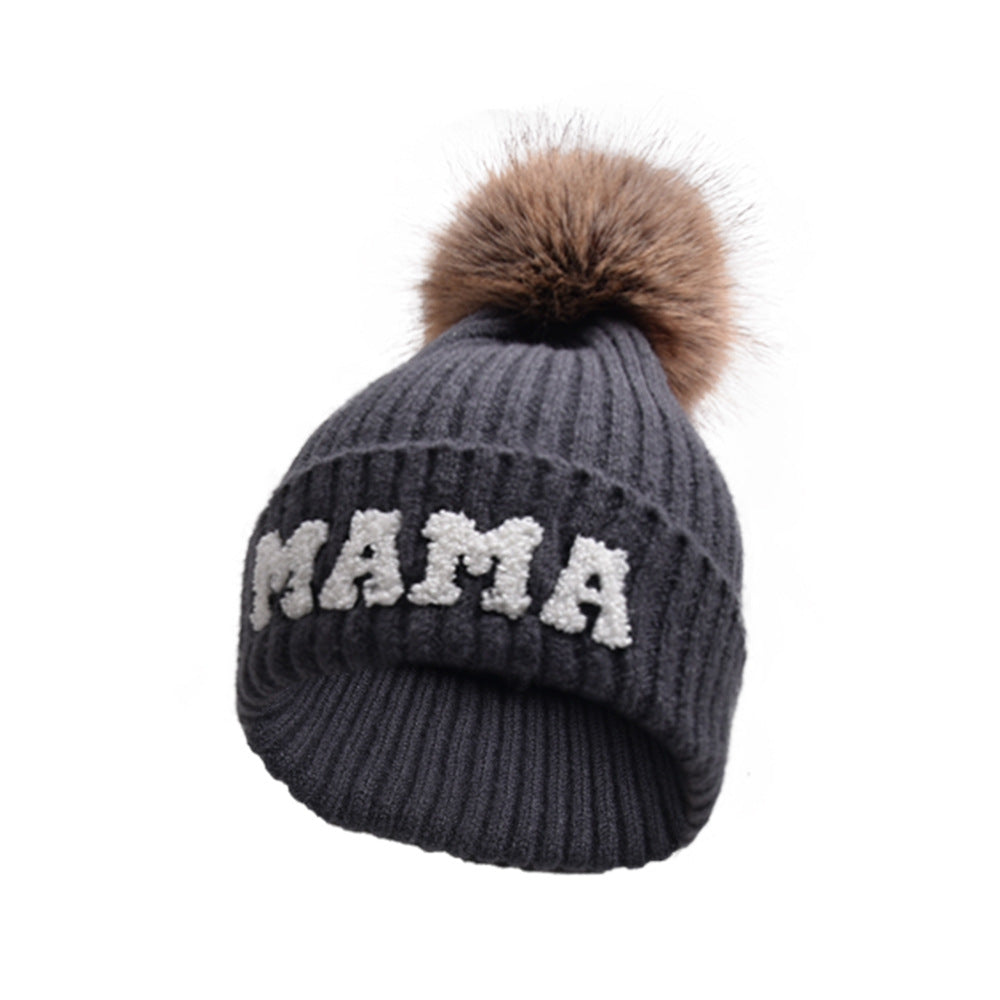 Ribbestrikket MAMA-lue med lodden dusk