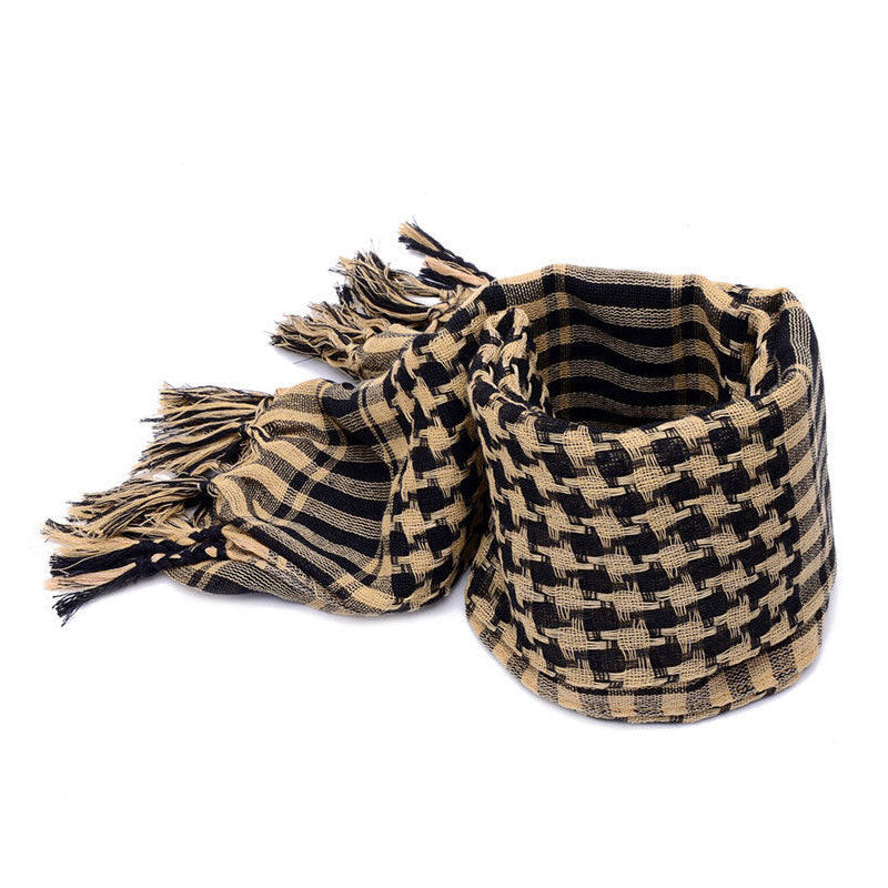 Shemagh-skjerf viklet rundt hals og ansikt