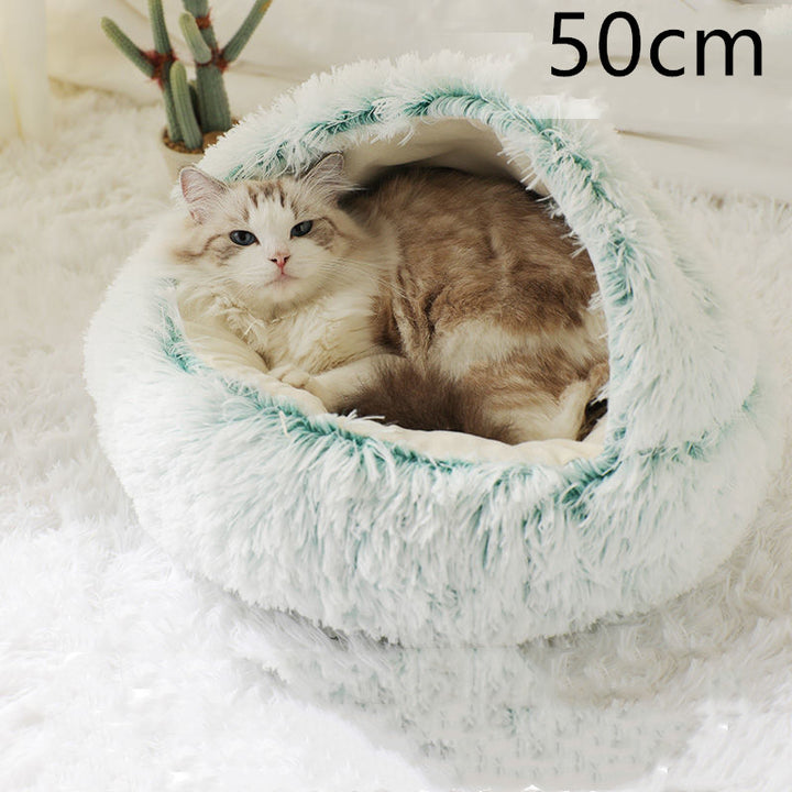 Katt i rund plysjseng med hette