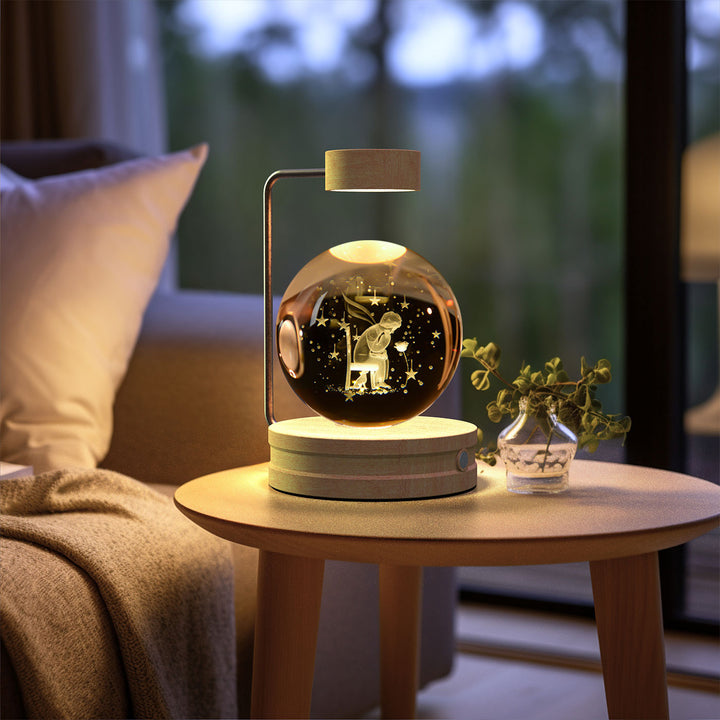 Krystallkule med gravert motiv som lyser