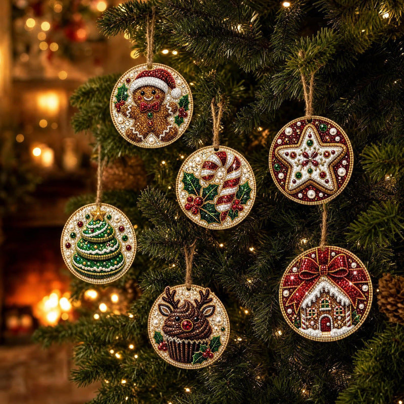 Seks julekuler i tre med diamantmaling