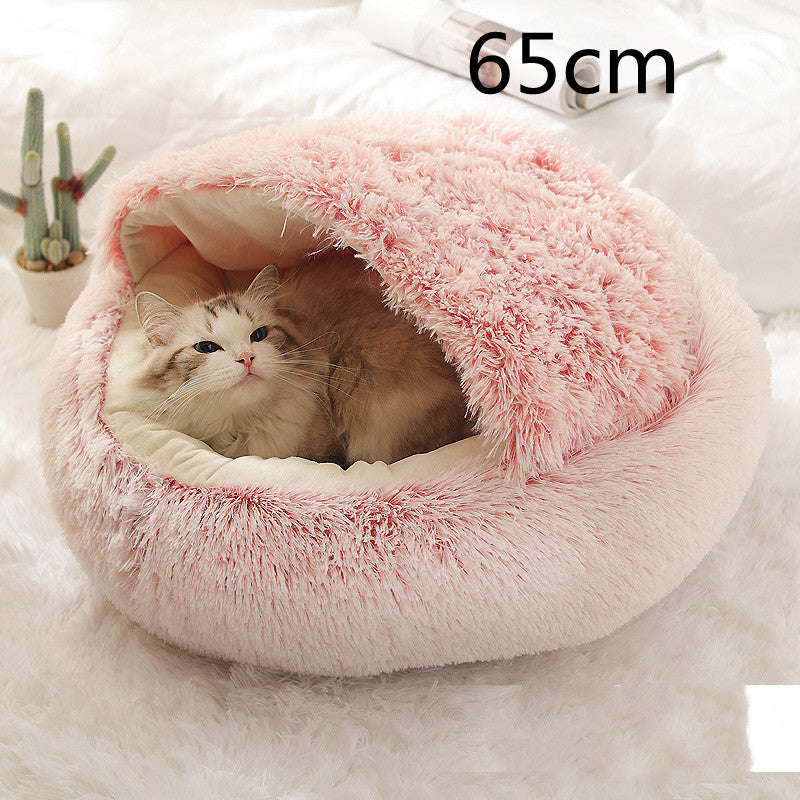 Katt i rund plysjseng med hette