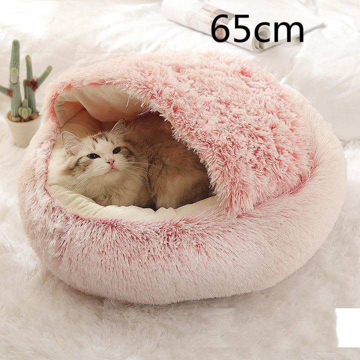 Katt i rund plysjseng med hette