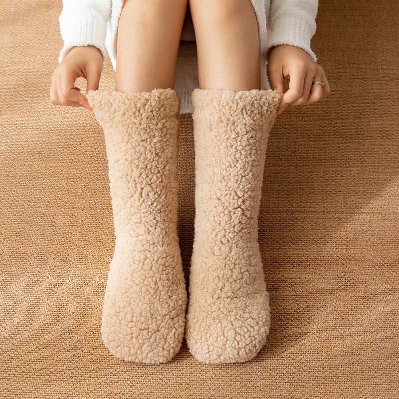 Tykke lodne hjemmesokker i beige