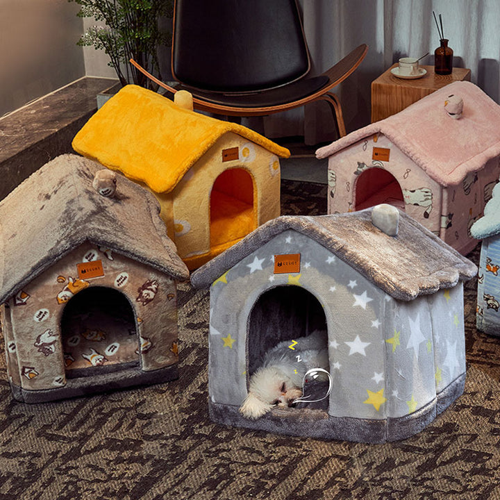 Plysjhule formet som hus til katt