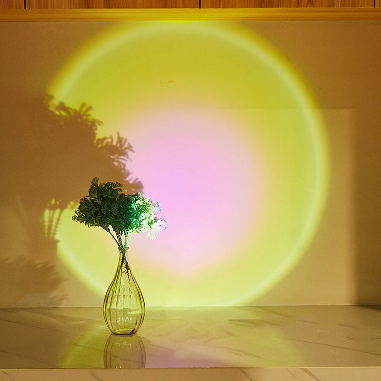 Trykklampe som lyser oransje på vegg