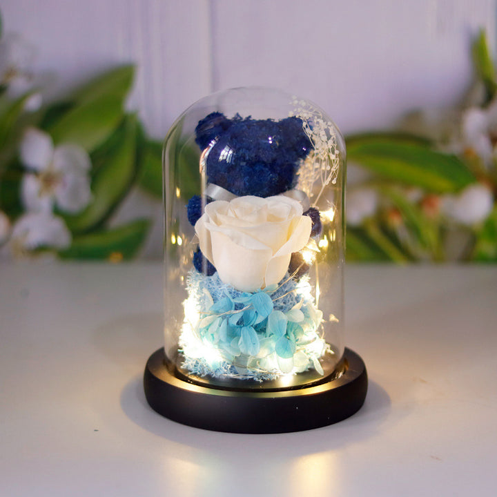 Bamse med rose i glasskuppel og LED-lys – romantisk pynt
