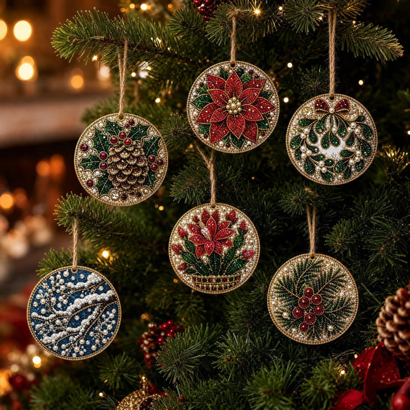 Seks julekuler i tre med diamantmaling