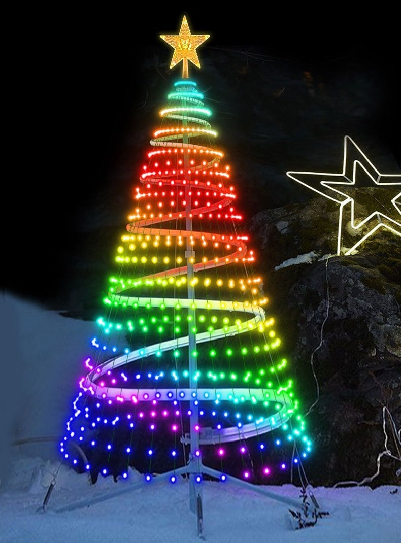 Juletre med fargerike LED-tråder og stjerne