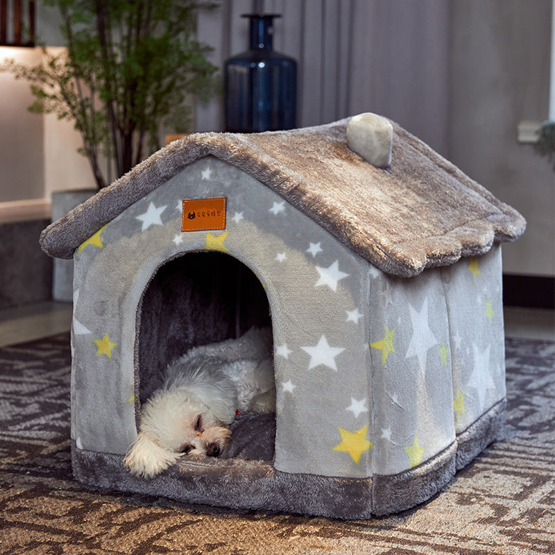 Plysjhule formet som hus til katt
