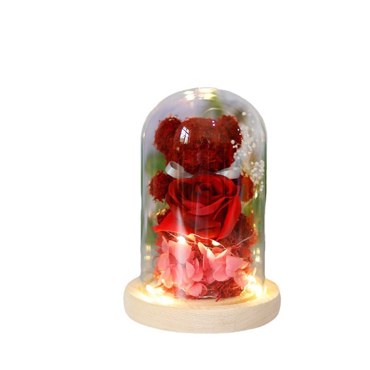 Bamse med rose i glasskuppel og LED-lys – romantisk pynt