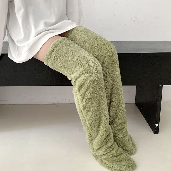 Lodne brune sokker som går over kneet