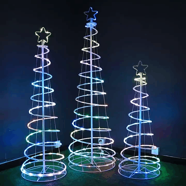 Spiraljuletre med lys og stjerne