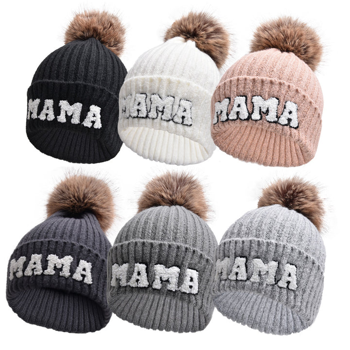 Ribbestrikket MAMA-lue med lodden dusk