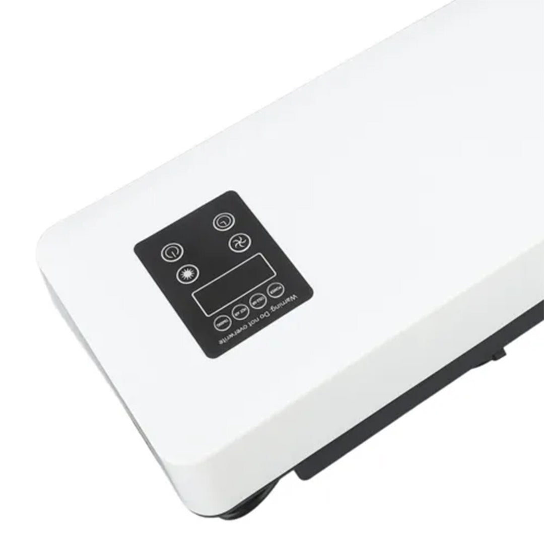 Hvit veggmontert vifteovn med håndklestang