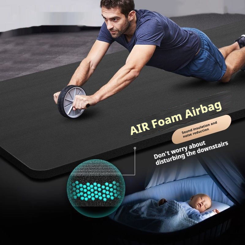 Tykk yogamatte rullet sammen med bærestropp