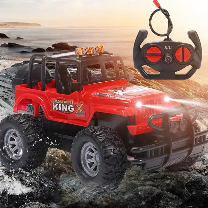 Rød radiostyrt jeep med store dekk