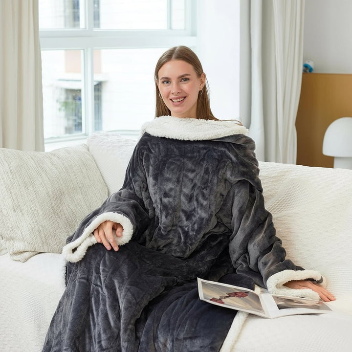 Varmeriket™ Oppvarmet teppe med ermer og fotlomme i sherpafleece