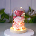Bamse med rose i glasskuppel og LED-lys – romantisk pynt