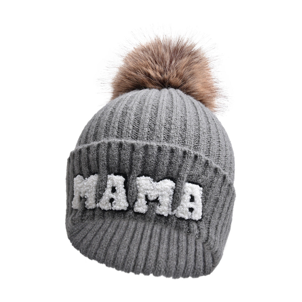Ribbestrikket MAMA-lue med lodden dusk
