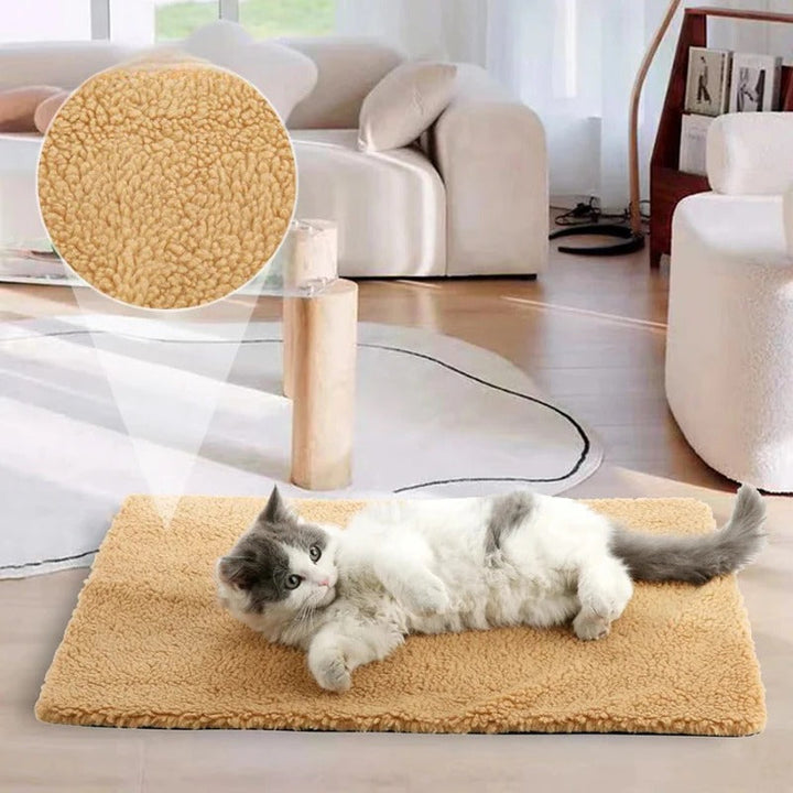 Varmeriket™ Selvvarmende varmeunderlag for katt og hund i myk fuskepels
